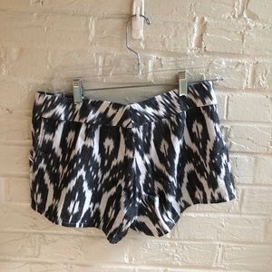 Abbeline black and white patterned shorts